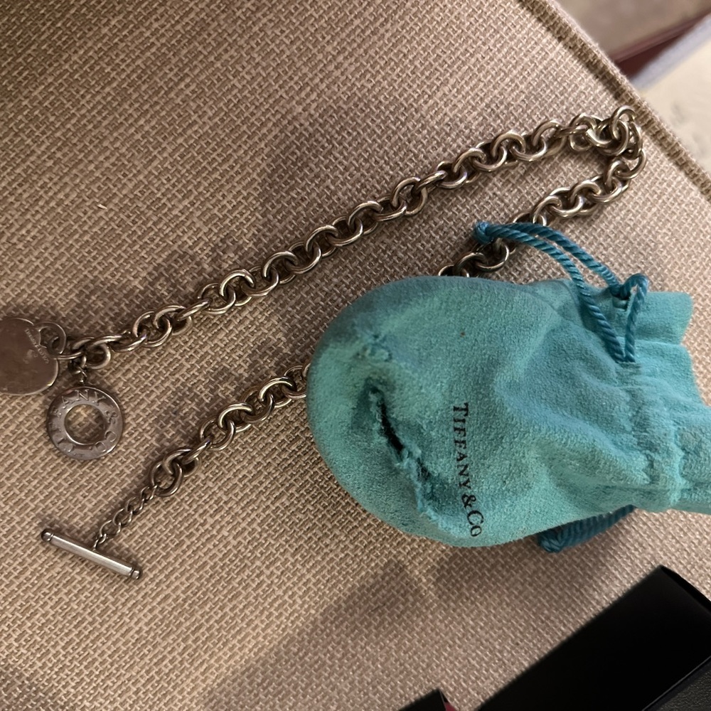 Selling a Tiffany & Co Necklace

Heart Tag Toggle Necklace

Pickup in Toronto